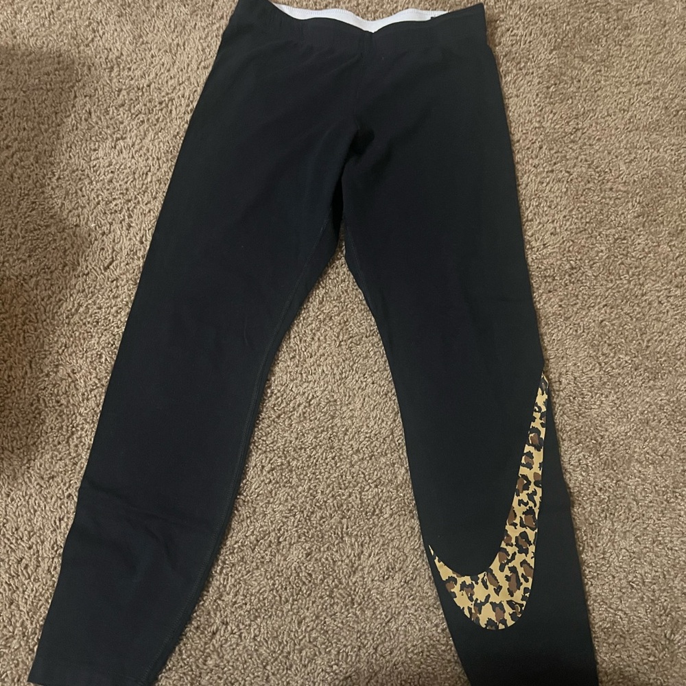 Nike women’s leggings size M